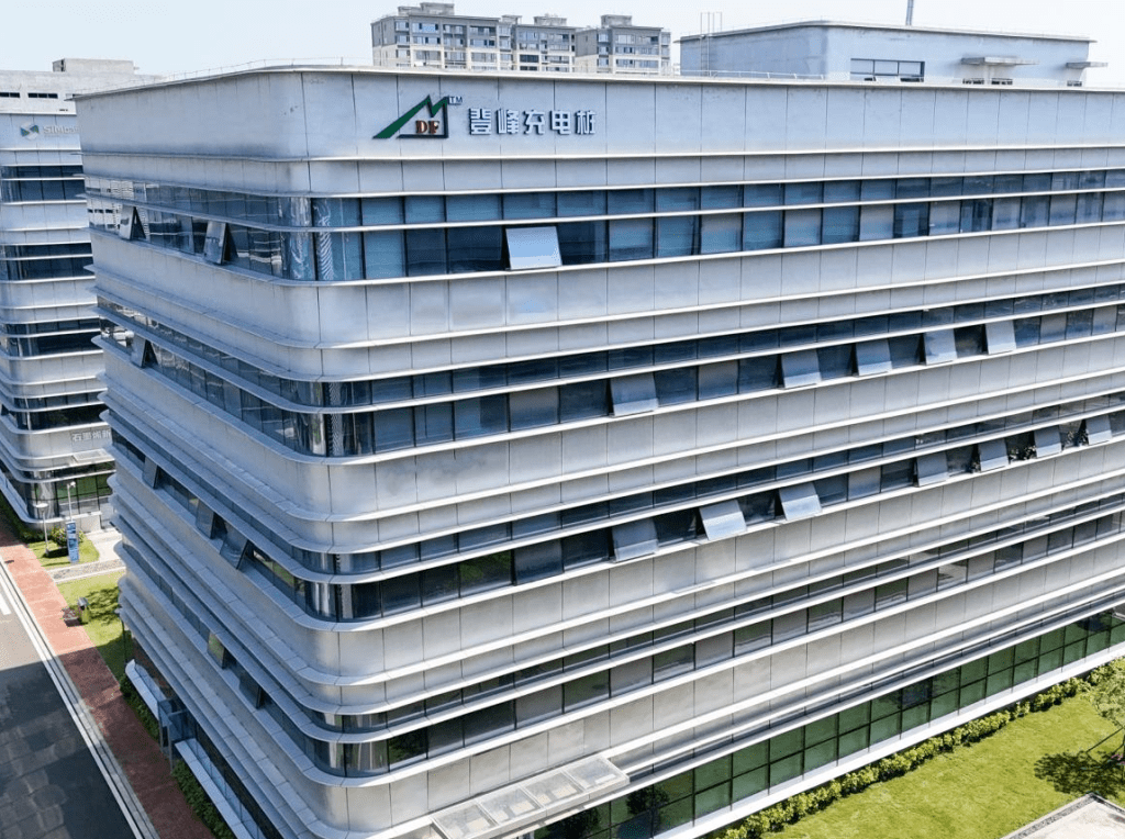 登峰新能源:致力于打造优质汽车充电桩 登峰新能源:致力于打造优质汽车充电桩